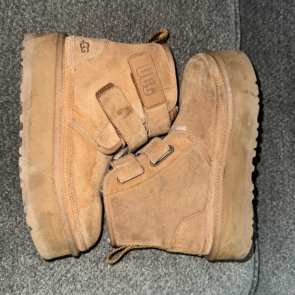 UGG Neumel Platform Chukka Boot - Size 2 Girls